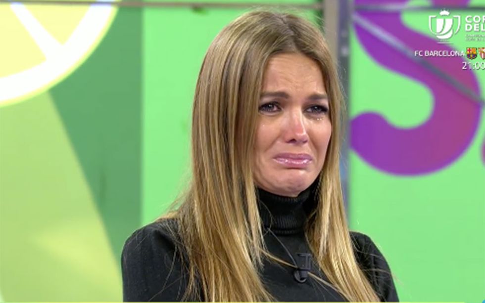 Marta López llorando