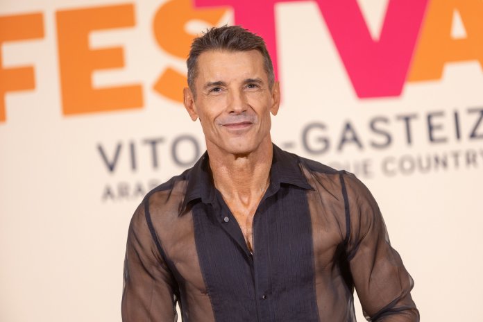 Jesús Vázquez posado el tunel